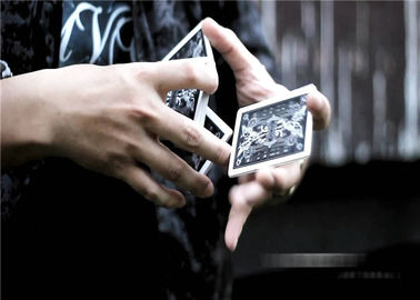 Ehrfürchtige schwarze Querkarten-magische Karten-Technologie-Schürhaken-Karten-Fähigkeiten für magische Show