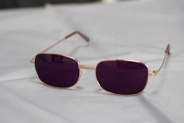 Klassische leuchtende Sonnenbrille Markierte Karten Kontaktlinsen Violett Lila